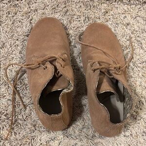 Sanuk Tan Chukka Boots Minimalist Suede Design